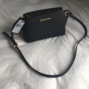 Michael kors crossbody bag